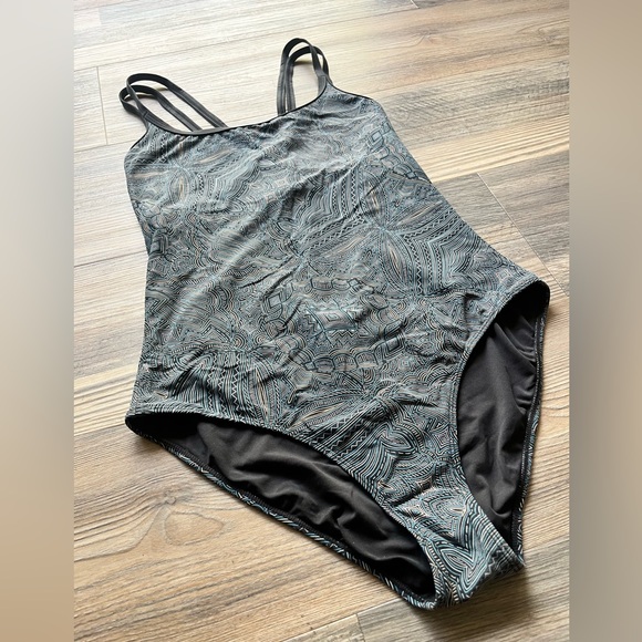 Carve Designs Women’s Beacon One Piece Swim,
Kima Geometric Pattern Print- L - Picture 5 of 11